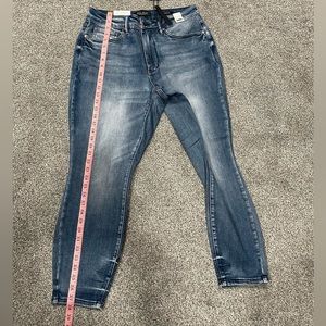 NWT Judy Blue skinny fit jeans.  
Size:  14W 
No smoking or pet home.